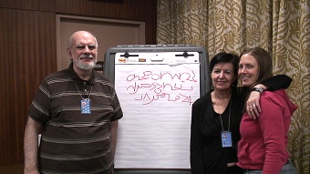 Giancaro Barbadoro mostra la scrittura nell'antico linguaggio Shannar dei Nativi europei in uno Special Event delle Nazioni Unite di New York del 2010 