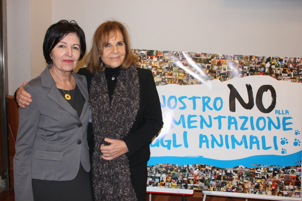 Rosalba Nattero con Carla Rocchi alla Camera dei Deputati di Roma in occasione del convegno “La ricerca scientifica senza animali” Rosalba Nattero con Carla Rocchi alla Camera dei Deputati di Roma in occasione del convegno “La ricerca scientifica senza animali”